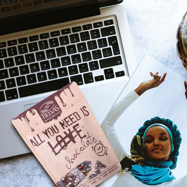 Персонализированный дизайн, запечатываемый эко -коричневый крафт, стоять в мешке для шоколадных закусок